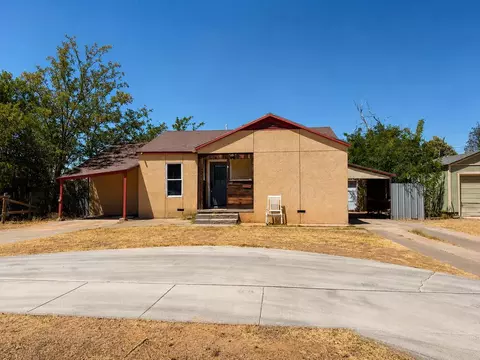 Exterior - 1403 E 11th Pl, Big Spring, TX 79720 photo 2 of 4