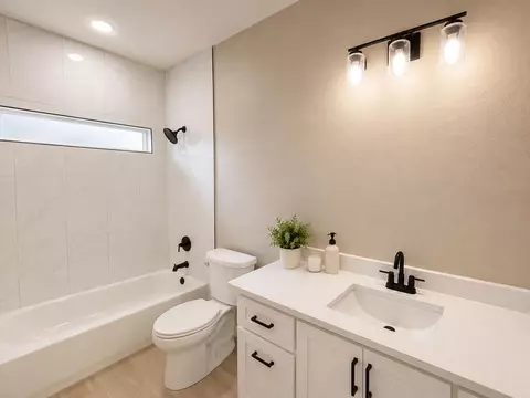 Bath - 502 E 12th St, Big Spring, TX 79720 photo 7 of 8