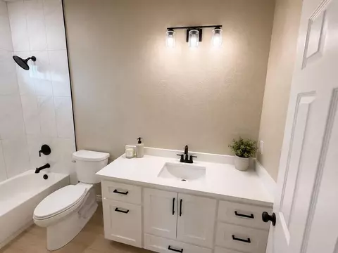 Bath - 502 E 12th St, Big Spring, TX 79720 photo 6 of 8