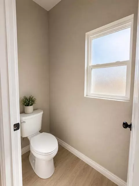 Bath - 502 E 12th St, Big Spring, TX 79720 photo 5 of 8