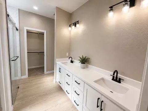 Bath - 502 E 12th St, Big Spring, TX 79720 photo 1 of 8