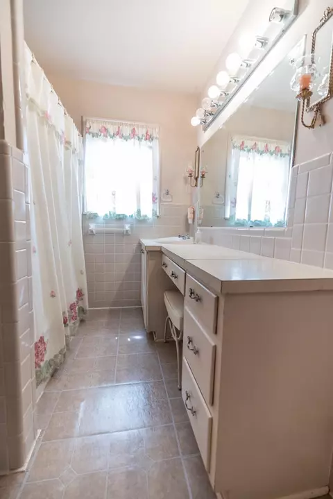 Bath - 2301 40th St, Snyder, TX 79549 photo 2 of 5