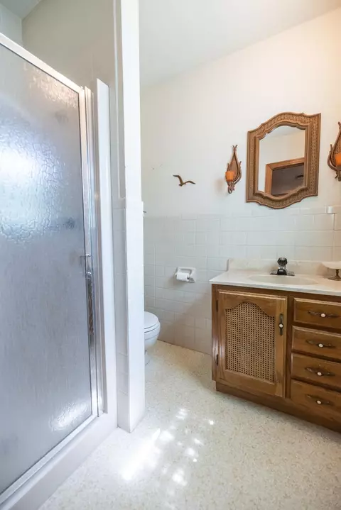 Bath - 2301 40th St, Snyder, TX 79549 photo 3 of 5
