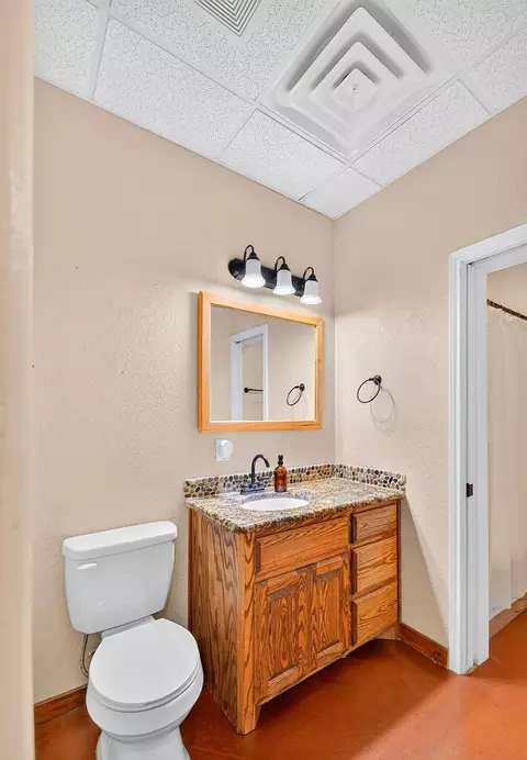 Bath - 12107 E County Rd 89, Midland, TX 79706 photo 1 of 6