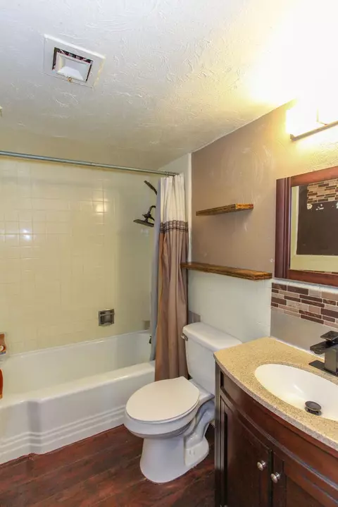 Bath - 2515 Dow St, Big Spring, TX 79720 photo 1 of 2