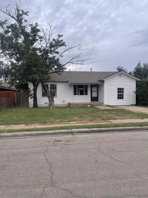 937 Edwards St, Midland, TX 79701