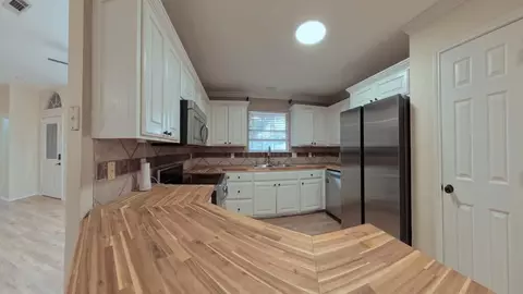 Kitchen - 3501 Mark Ln, Midland, TX 79707 photo 1 of 8