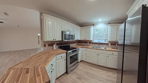 Kitchen - 3501 Mark Ln, Midland, TX 79707 photo 2 of 8