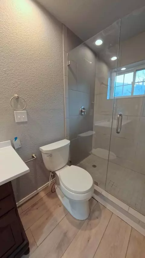 Bath - 3501 Mark Ln, Midland, TX 79707 photo 3 of 11