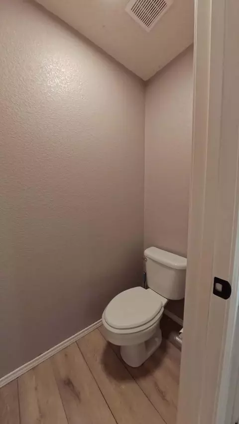 Bath - 3501 Mark Ln, Midland, TX 79707 photo 7 of 11