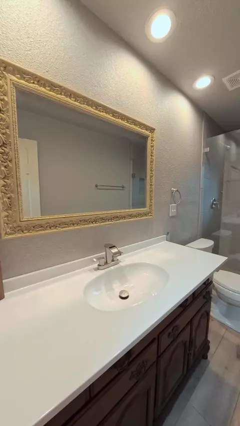 Bath - 3501 Mark Ln, Midland, TX 79707 photo 2 of 11