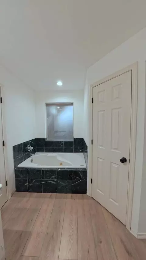 Bath - 3501 Mark Ln, Midland, TX 79707 photo 10 of 11