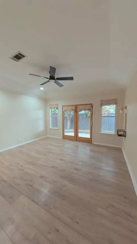 Living - 3501 Mark Ln, Midland, TX 79707 photo 15 of 17