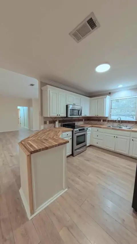 Kitchen - 3501 Mark Ln, Midland, TX 79707 photo 8 of 8