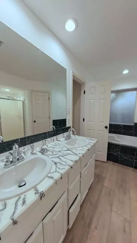 Bath - 3501 Mark Ln, Midland, TX 79707 photo 6 of 11