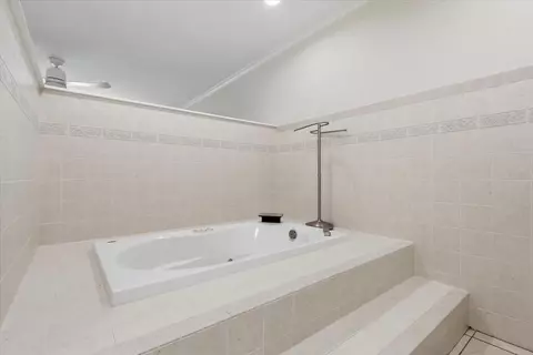 Bath - 2715 Coronado Ave, Big Spring, TX 79720 photo 4 of 12