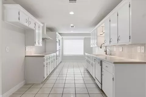 Kitchen - 2715 Coronado Ave, Big Spring, TX 79720 photo 2 of 7