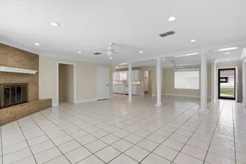 Living - 2715 Coronado Ave, Big Spring, TX 79720 photo 4 of 10