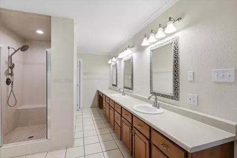 Bath - 2715 Coronado Ave, Big Spring, TX 79720 photo 1 of 12