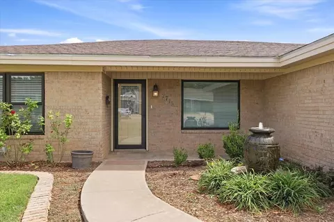 Exterior - 2715 Coronado Ave, Big Spring, TX 79720 photo 2 of 22