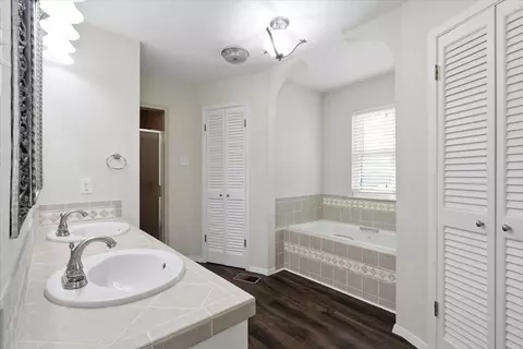Bath - 2715 Coronado Ave, Big Spring, TX 79720 photo 10 of 12