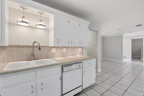 Kitchen - 2715 Coronado Ave, Big Spring, TX 79720 photo 7 of 7