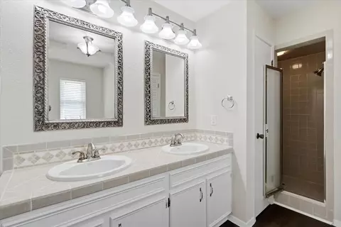 Bath - 2715 Coronado Ave, Big Spring, TX 79720 photo 11 of 12