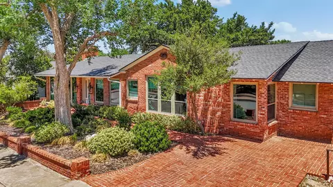 206 Club Dr, Midland, TX 79701