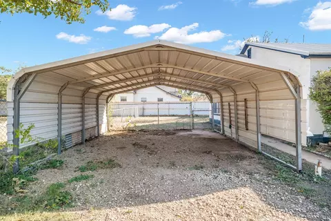 Exterior - 206 E 16th St, Big Spring, TX 79720 photo 4 of 8