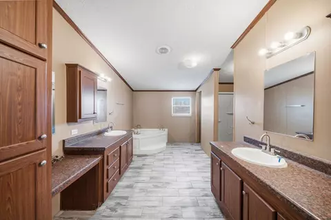 Bath - 1601 Todd Rd, Big Spring, TX 79720 photo 2 of 3