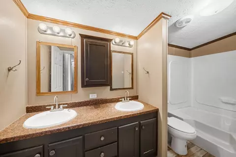 Bath - 1601 Todd Rd, Big Spring, TX 79720 photo 1 of 3