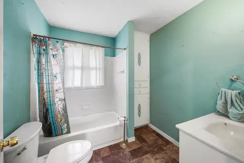 Bath - 6801 E Midway Rd, Big Spring, TX 79720 photo 2 of 4