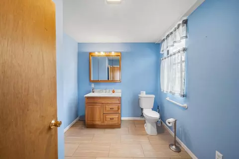 Bath - 6801 E Midway Rd, Big Spring, TX 79720 photo 1 of 4