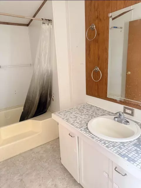 Bath - 3110 Collins, Big Spring, TX 79720 photo 1 of 1