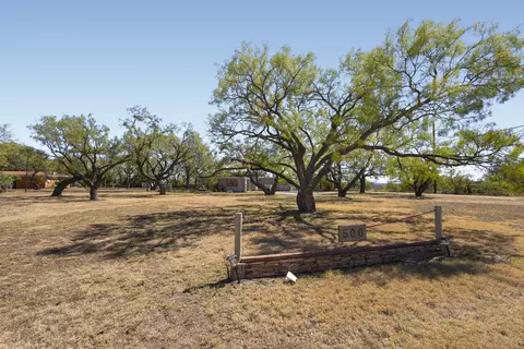 500 Rio Grande Ave, Coleman, TX 76834