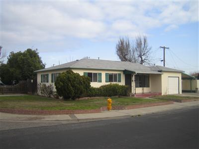 415 Lupton St, Manteca, CA 95337 photo 2