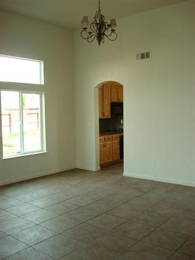 748 Donovan St, Manteca, CA 95337 photo 2