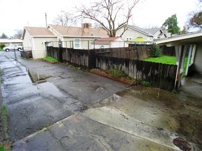 9677 Walnut Ave, Elk Grove, CA 95624 photo 3