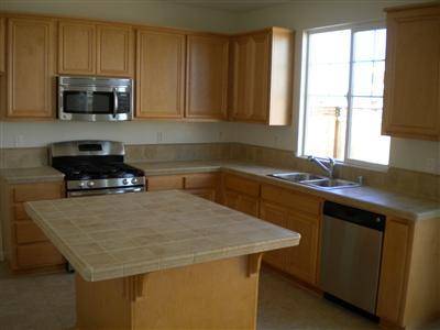 1637 Gathering Ln, Manteca, CA 95337 photo 2