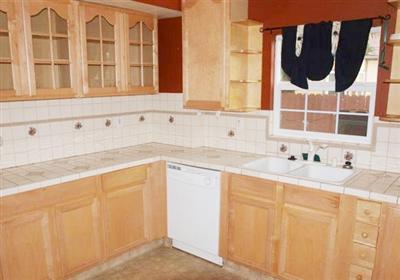 327 E Tokay St, Lodi, CA 95240 photo 2