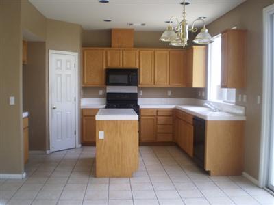 667 Harold Smith Dr, Tracy, CA 95304 photo 2