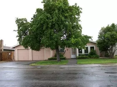 956 Placer Ave, Manteca, CA 95336 photo 1