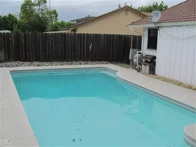 686 Aurora Ct, Manteca, CA 95336 photo 2