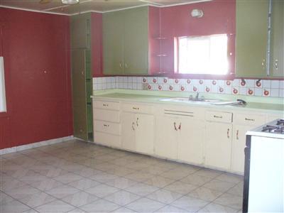 989 Stanislaus St, Turlock, CA 95380 photo 2