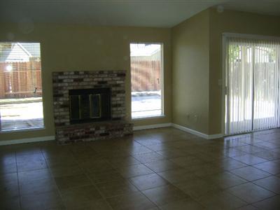 1404 Lindstrom Ave, Modesto, CA 95351 photo 4