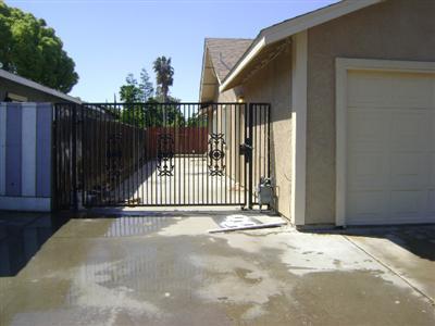 1404 Lindstrom Ave, Modesto, CA 95351 photo 2