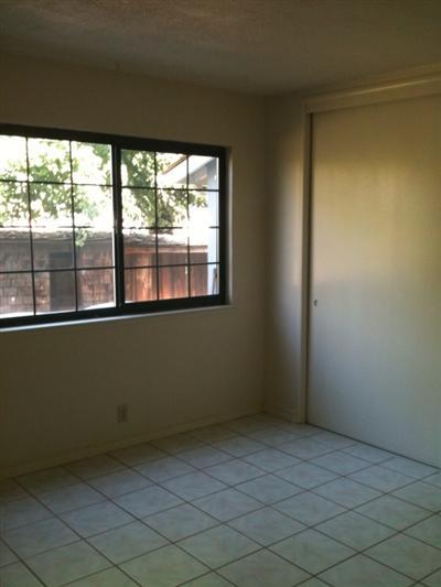 501 Curry Ct, Manteca, CA 95337 photo 2