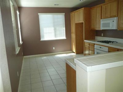 889 Donovan St, Manteca, CA 95337 photo 2