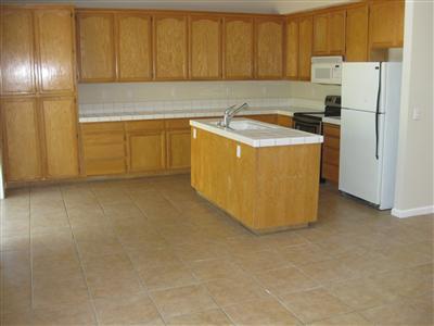 975 Henderson Way, Tracy, CA 95376 photo 4