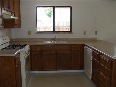 1008 Dezzani Ln, Modesto, CA 95358 photo 3